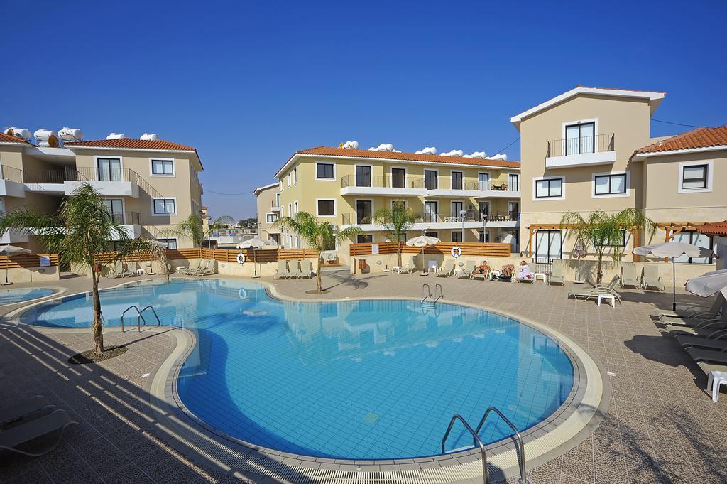 Kyklades Resort & Spa Paralimni Exterior foto